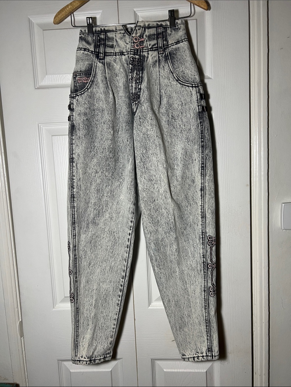 Vintage 90’s Acid Wash High waisted Major Damage Brand Jeans Women’s 26 Bow